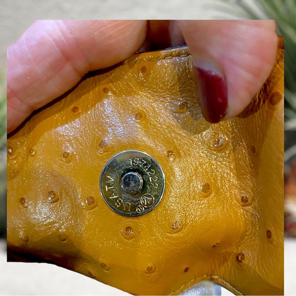 🚨‼️SOLD 🚨‼️ Michael Khors Ostrich Hamilton line leather purse - Picture 5 of 10